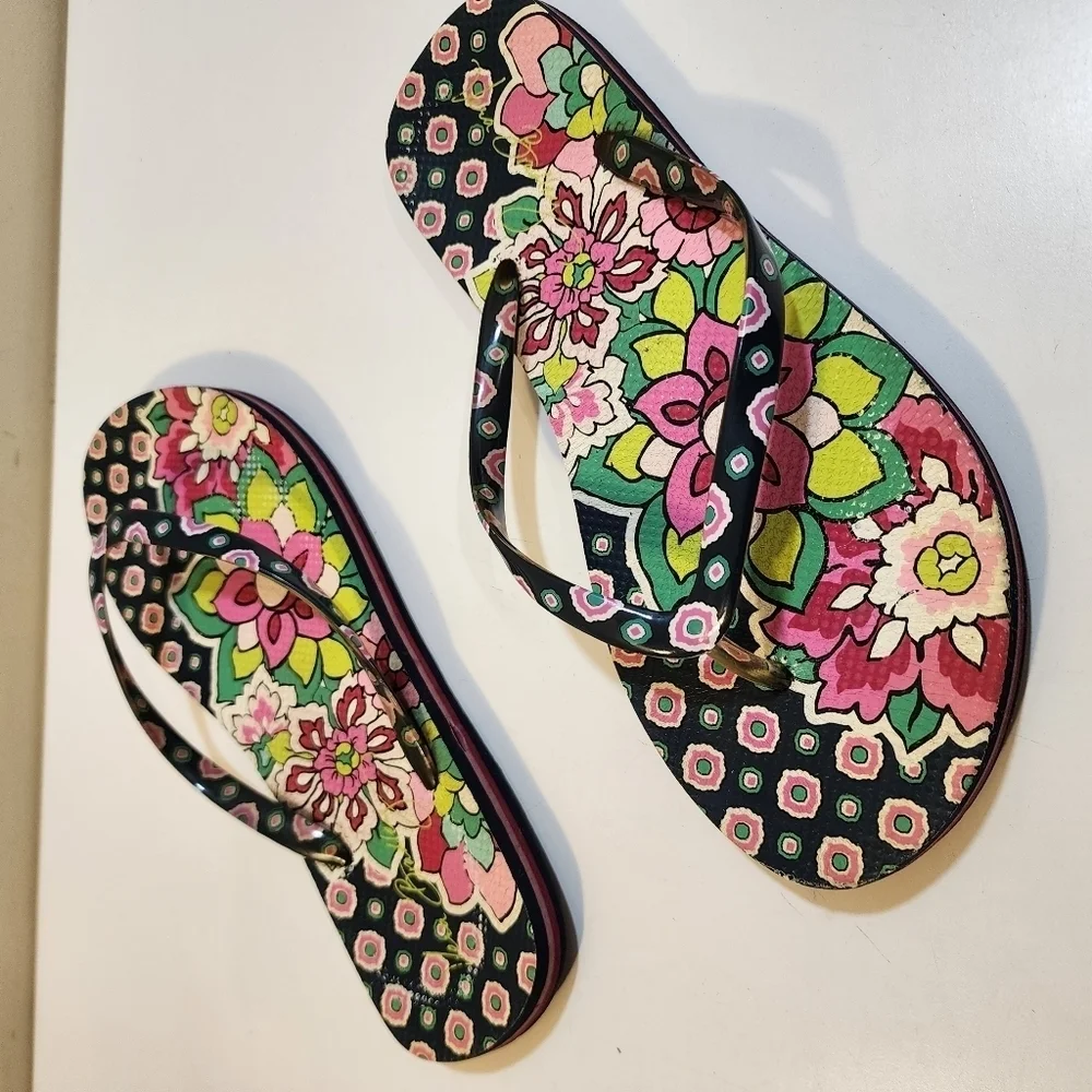 Vera Bradley Floral Rubber Flipflops suze 7-8